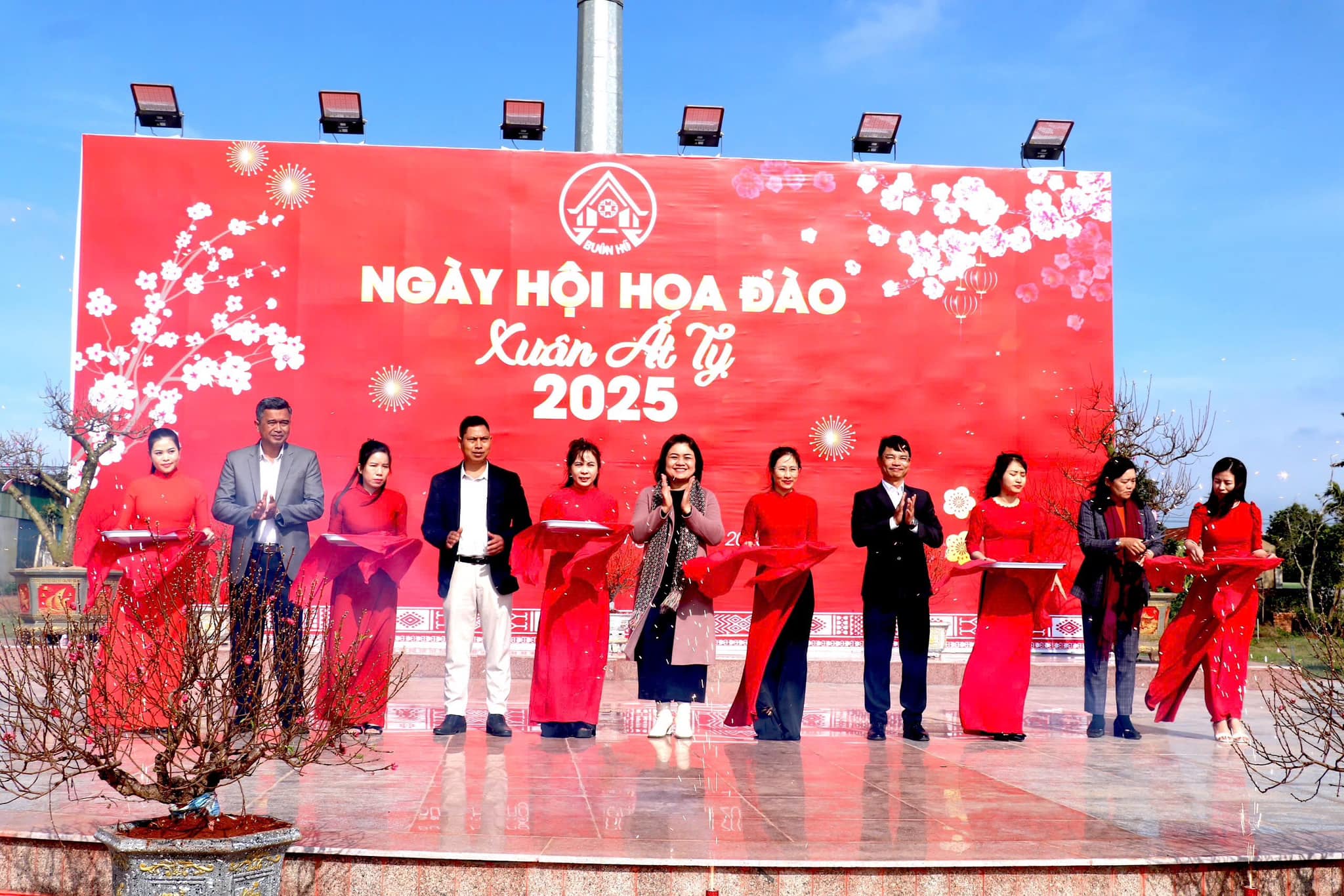 Ngày hội Hoa Đào Buôn Hồ Xuân Ất Tỵ 2025